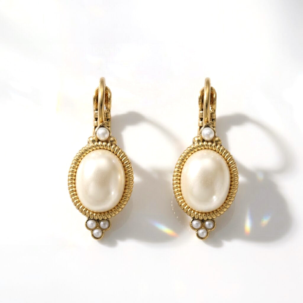 Oval Pearl Earrings with Swarovski crystal