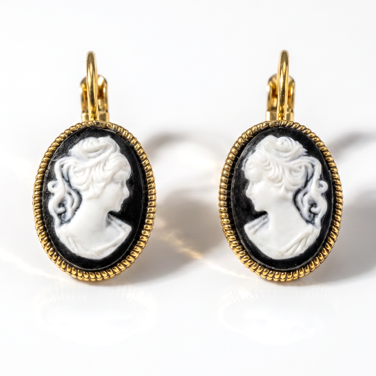 Cameo Earrings Groot Goud