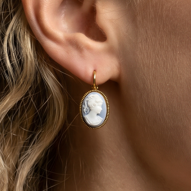 Cameo Earrings Groot Goud