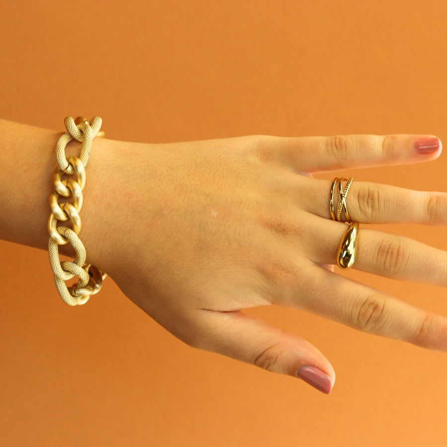 Relief Chain Bracelet