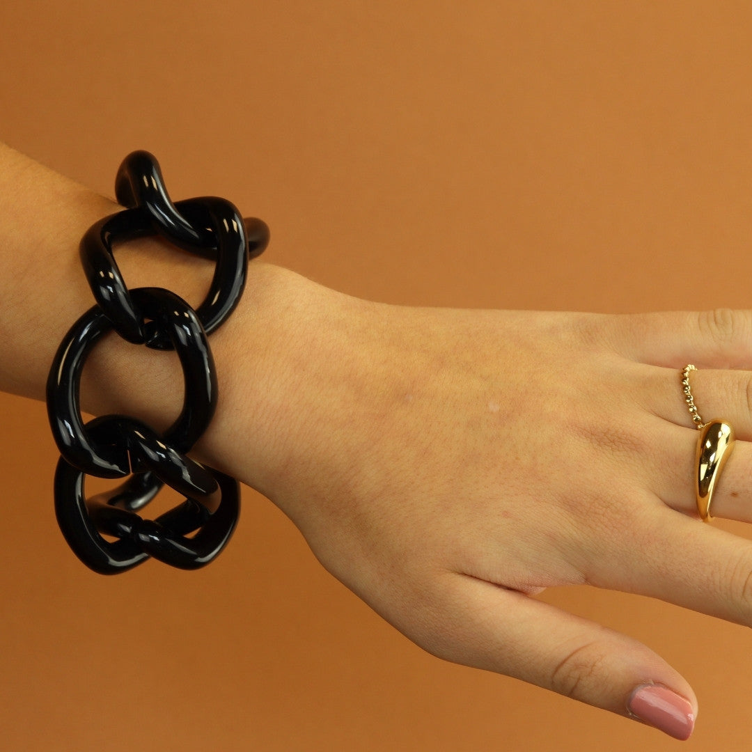 The totally vogue bracelet