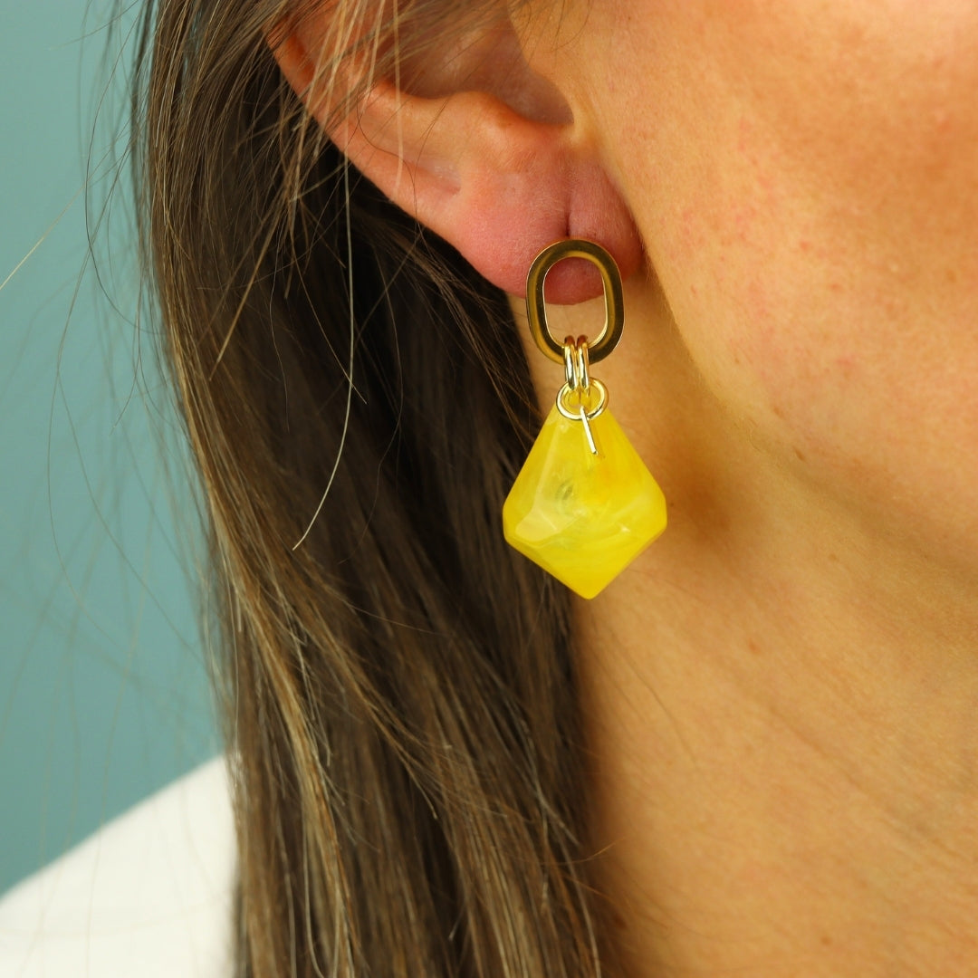 Dangling Diamonds