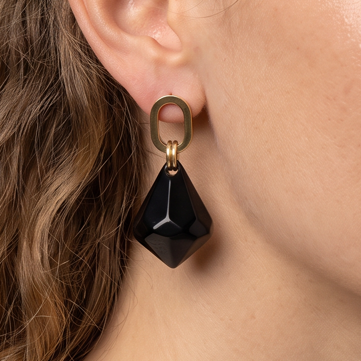 Dangling Diamonds