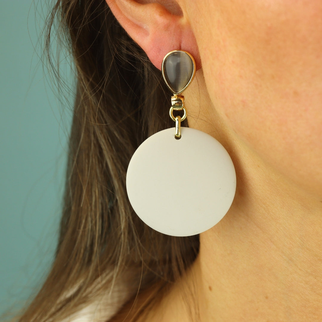 Elegant Dangling Disc