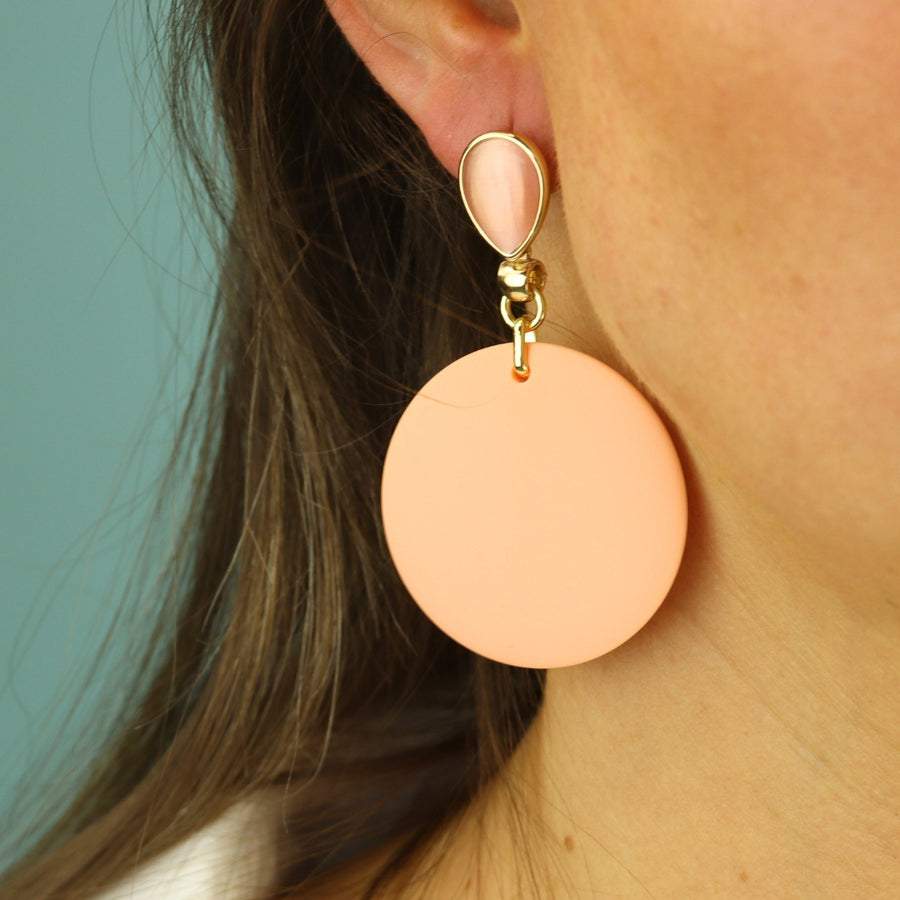 Elegant Dangling Disc