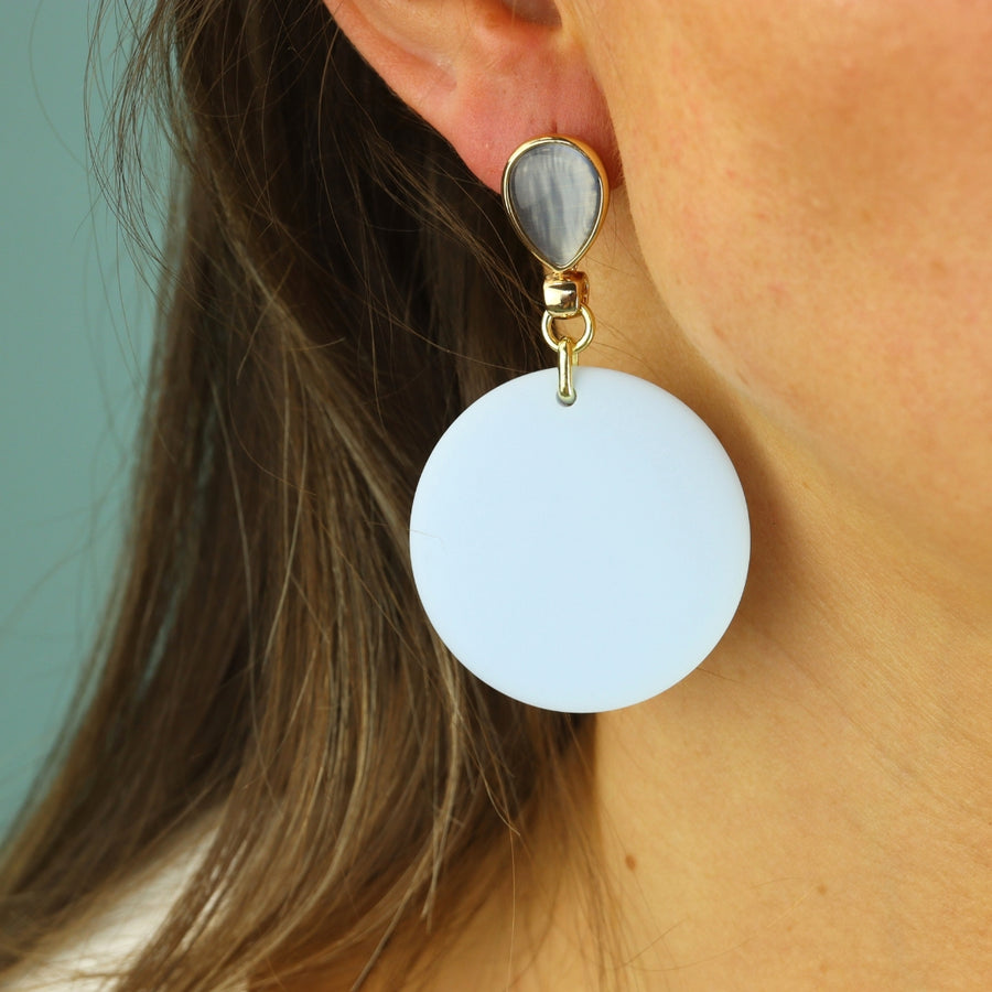 Elegant Dangling Disc