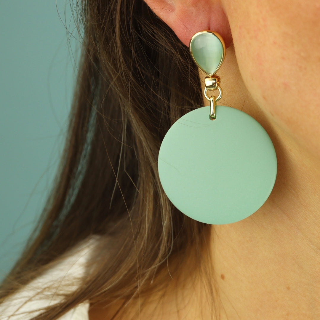 Elegant Dangling Disc