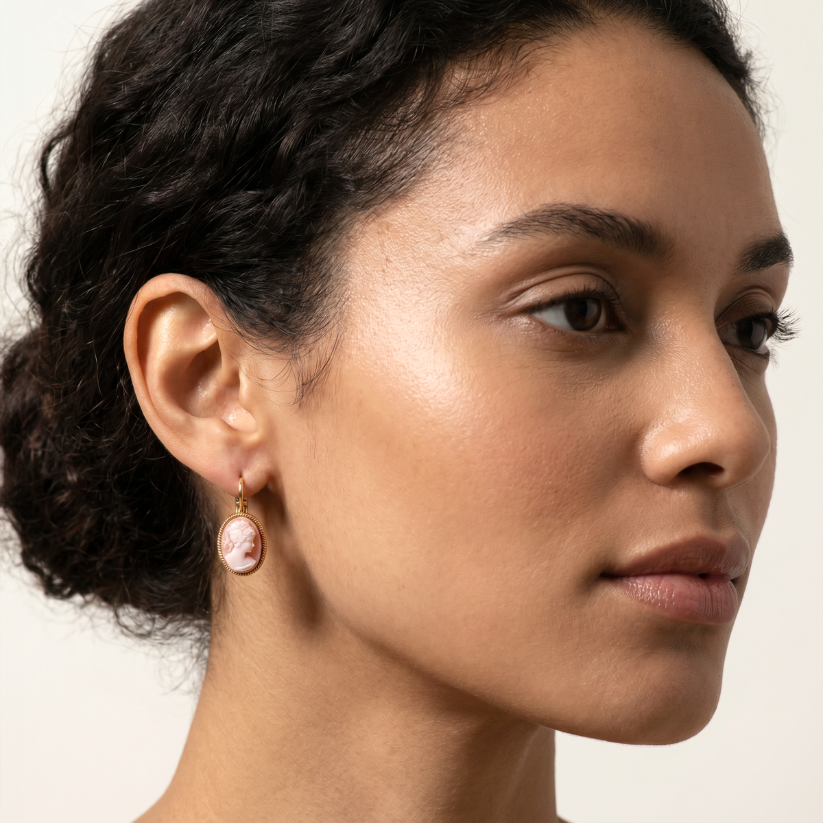 Cameo Earrings Groot Goud