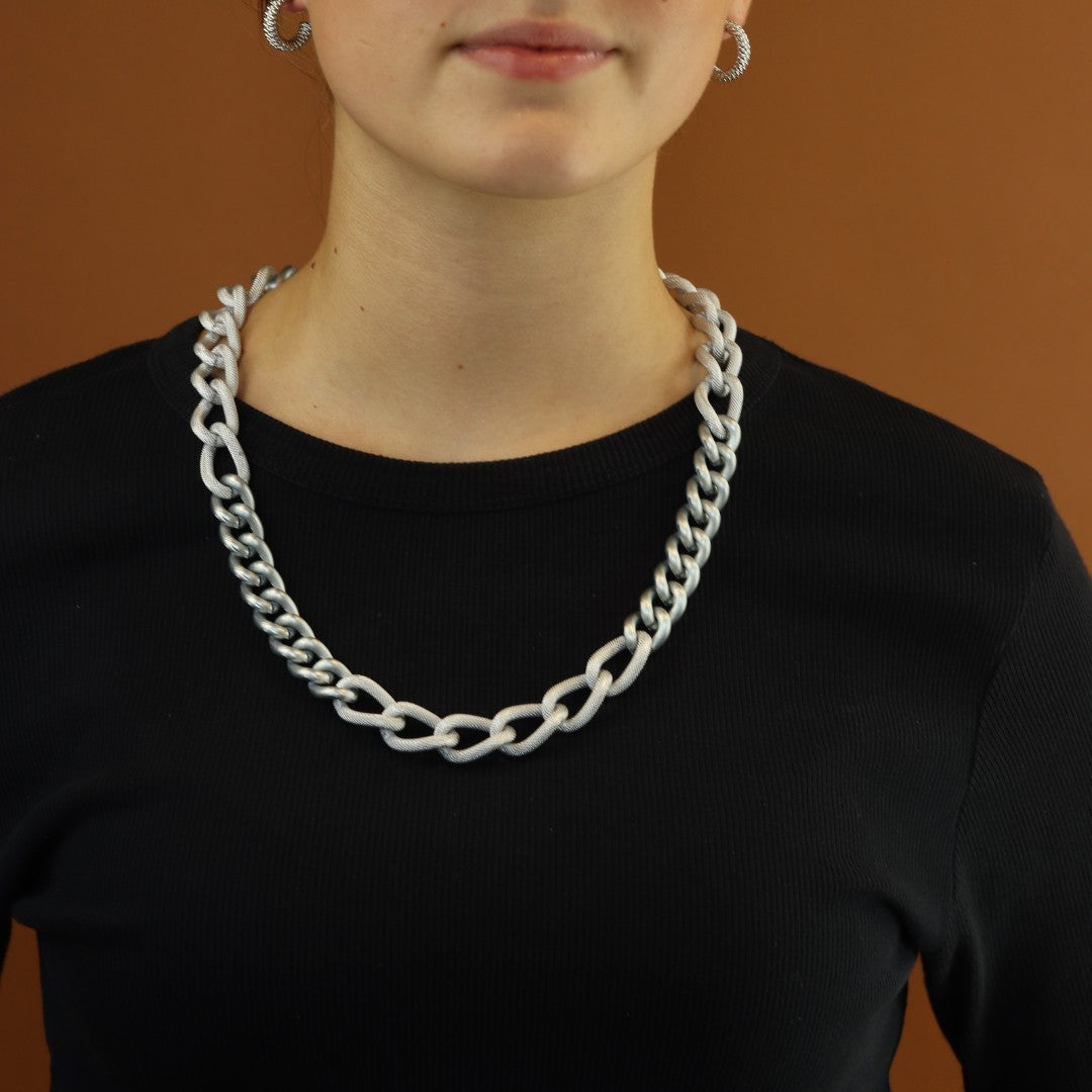 Relief Chain Necklace