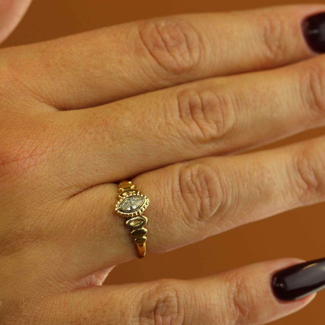 Antique Oval Ring With Stone