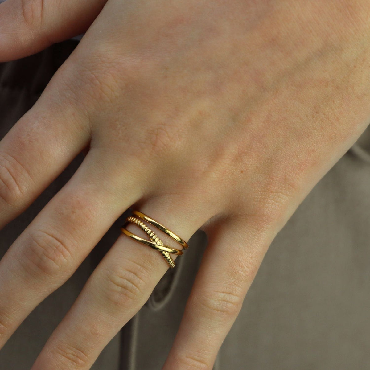 Overlap Plain and Twisted Ring