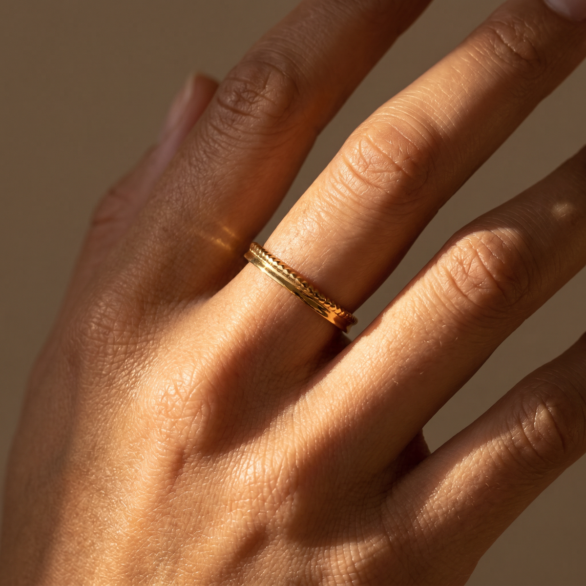 Linear Beads Ring
