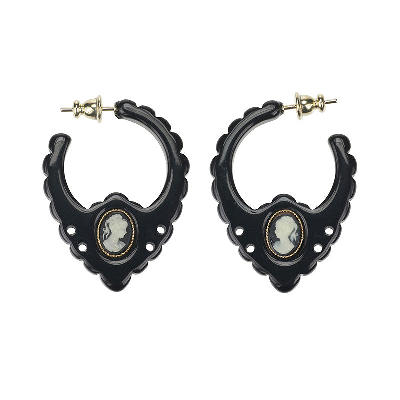 Tiny En Vogue Onyx Cameo